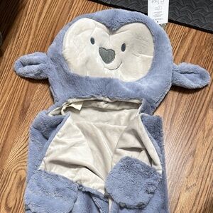 NWT Growl Pals Wearable Plush Blanket